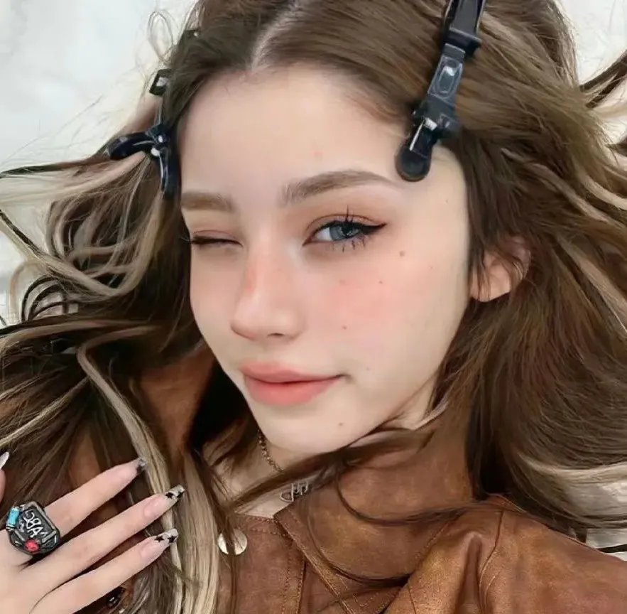 穿着旗袍的女孩